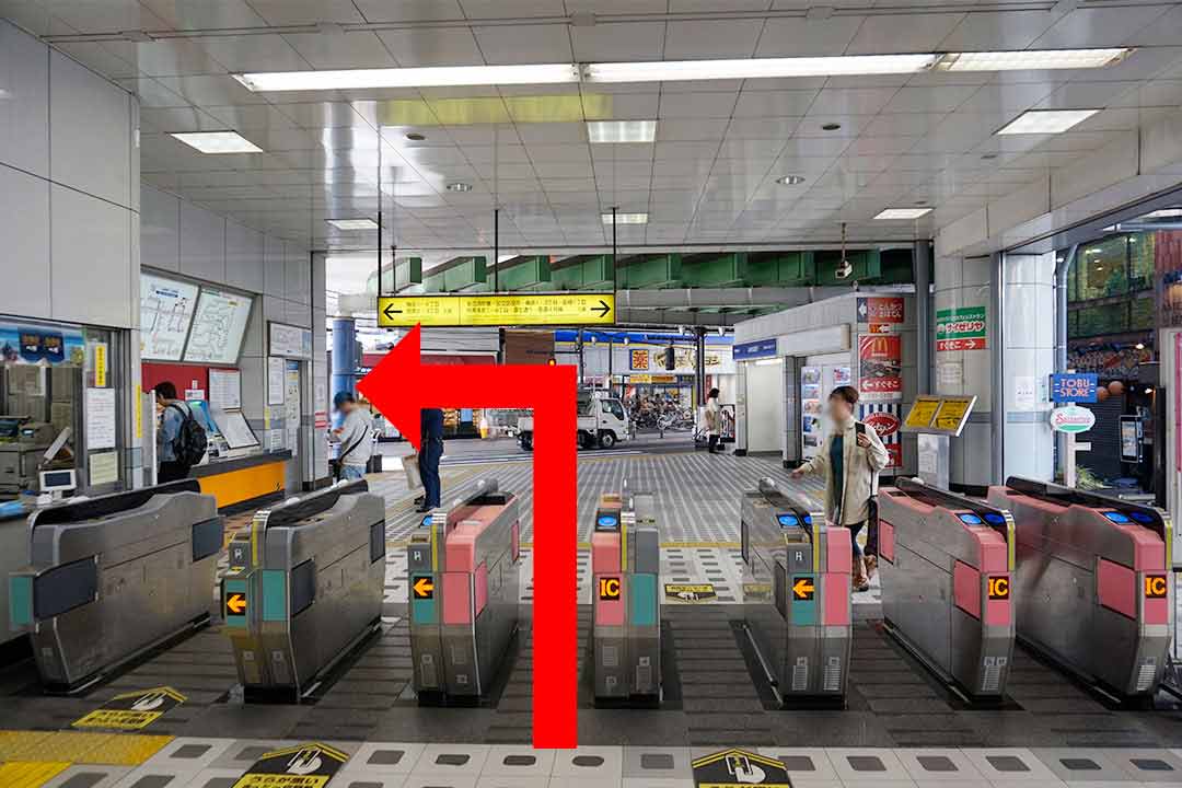 梅島駅改札を出たら左側へ