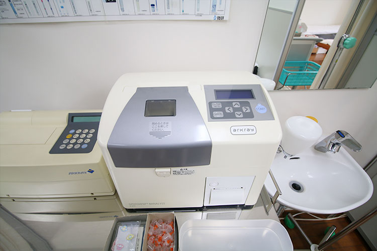 移動式遠心方式臨床化学分析装置(HbA1c、CRP)